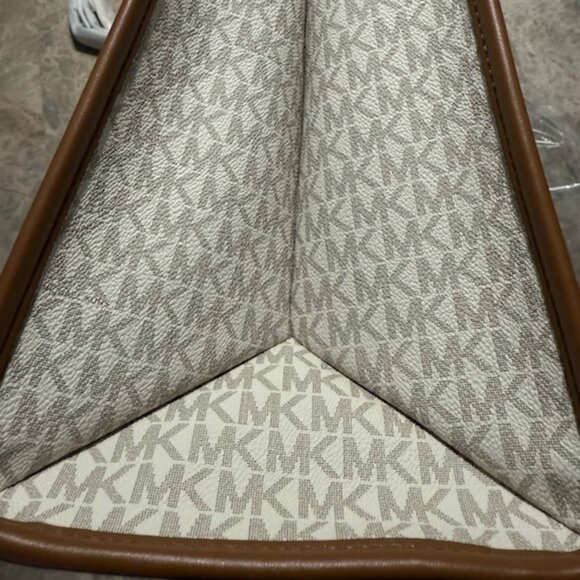 XL KORS MONOGRAM AND LEATHER TOTE! BRAND NEW WITH TAGS AND LONG SHOULDER STRAP!! - Picture 3 of 5